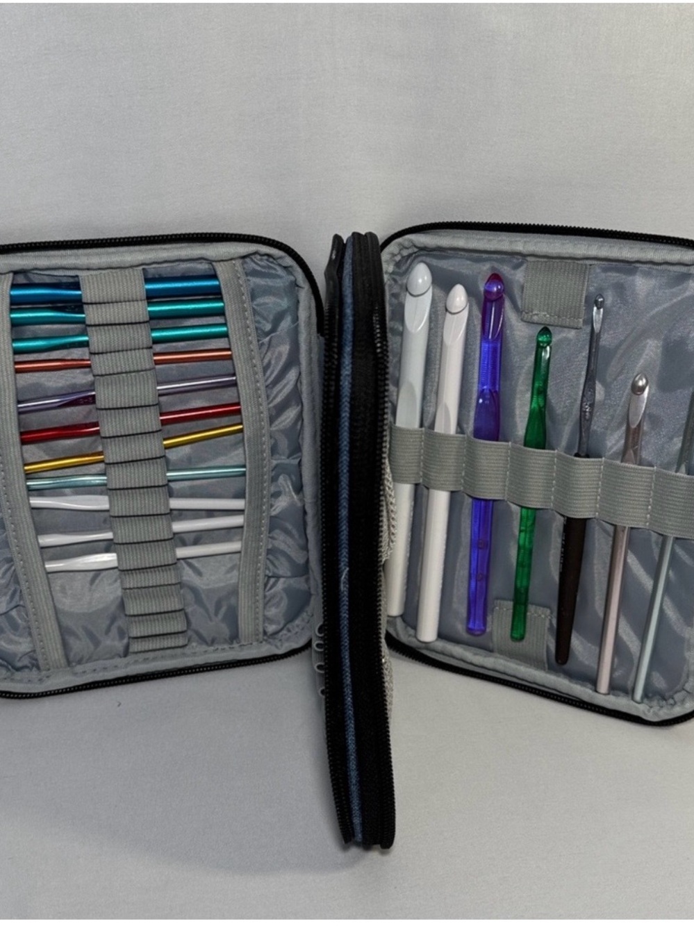 Crochet case with supplies - Picture 4 of 8